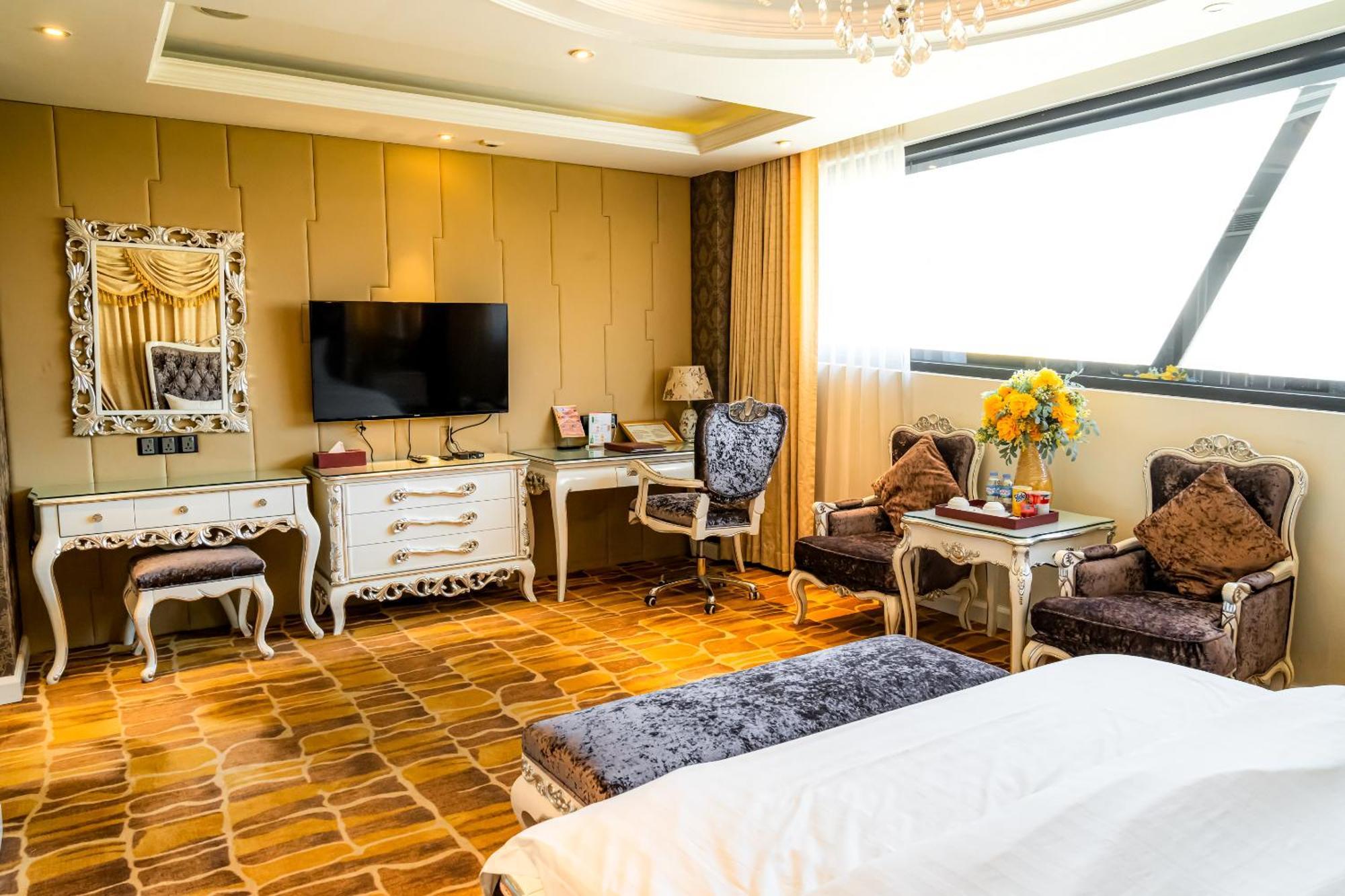 Hoang Trieu 3*